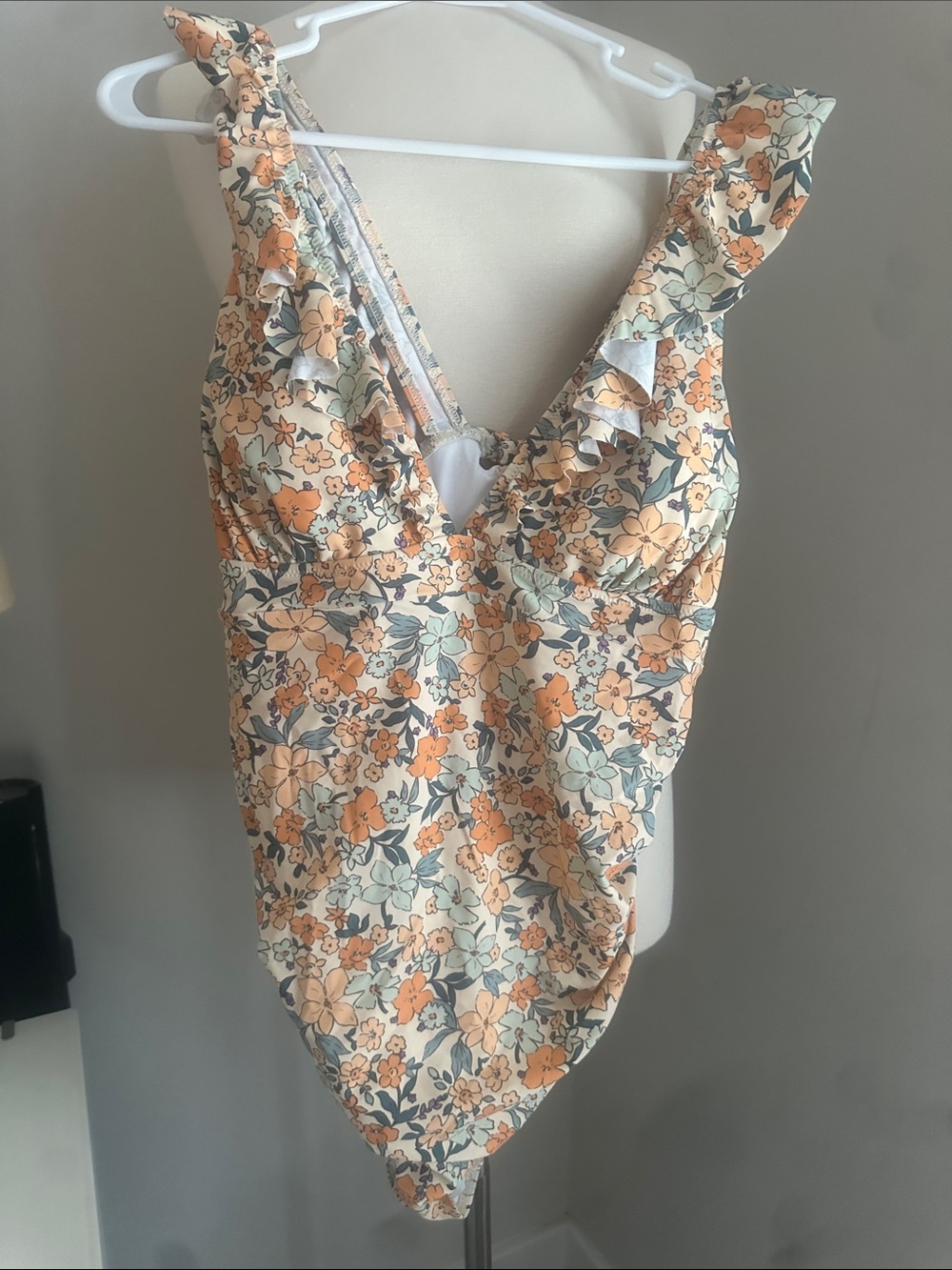Floral Ruffle V-Neck Women's Top in Peach Multi
